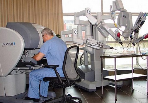 美国医院引入“达芬奇手术机器人”，技术不输人类