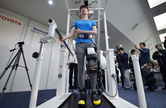 丰田开发助残式单腿外骨骼机器人