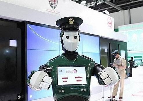 机器人警察迪拜当值，巡逻吸睛两不误