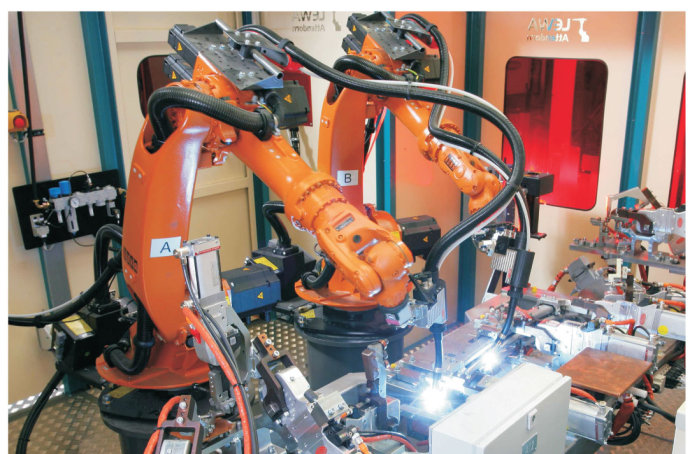 从“跟随”到“并跑”：中国工业机器人补短板